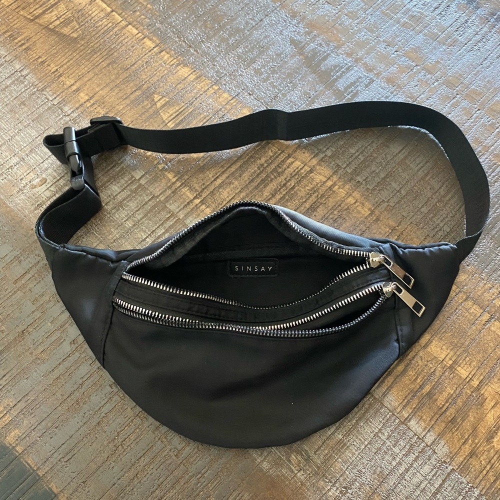 Fanny pack Sinsay brand black two pockets